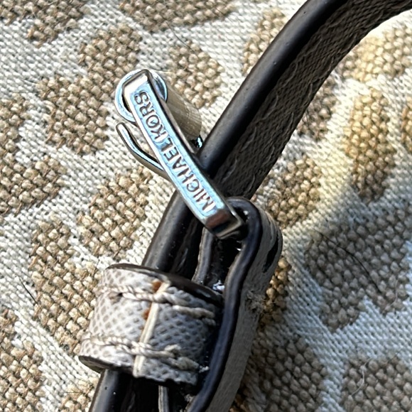 Michael Kors crossbody convertible - Picture 3 of 6